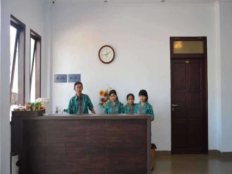 Oyo 1631 Aristo Home Makassar Exterior photo