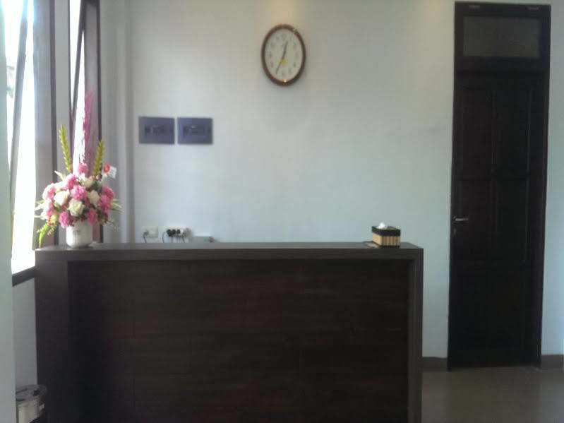 Oyo 1631 Aristo Home Makassar Exterior photo